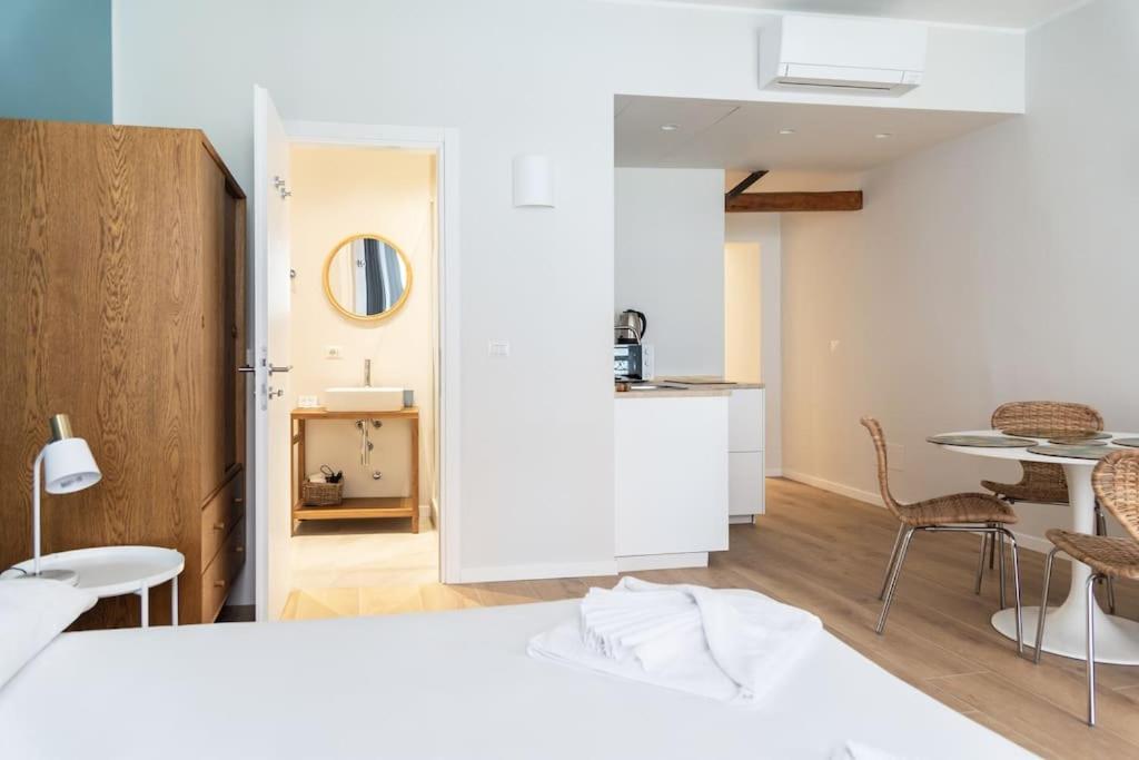 Youhosty - Ticinese Suite 1 Milan Extérieur photo